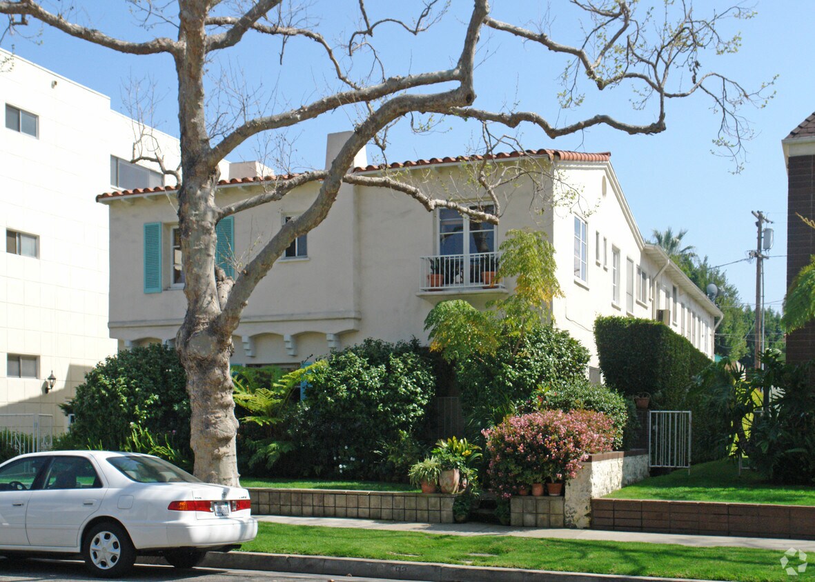 Primary Photo - 9904 Robbins Dr