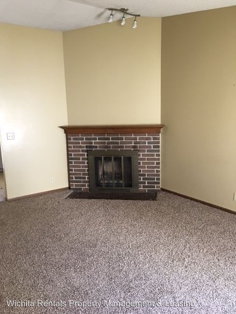 Building Photo - 141 S Lark Ln