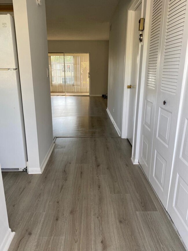 Building Photo - 19 Abbey Ln