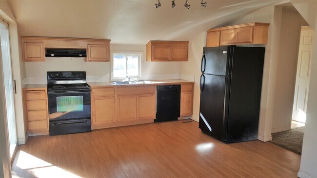 Building Photo - Great North Side 2 bedroom home
