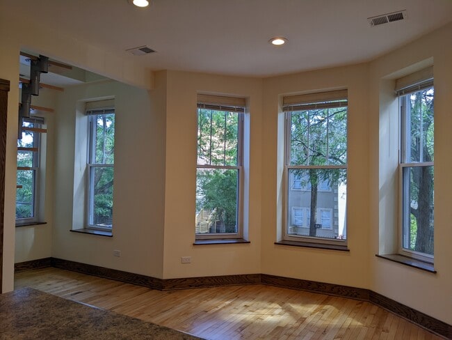 Building Photo - 2122