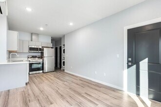 Building Photo - 7150 N Greenwich Ave