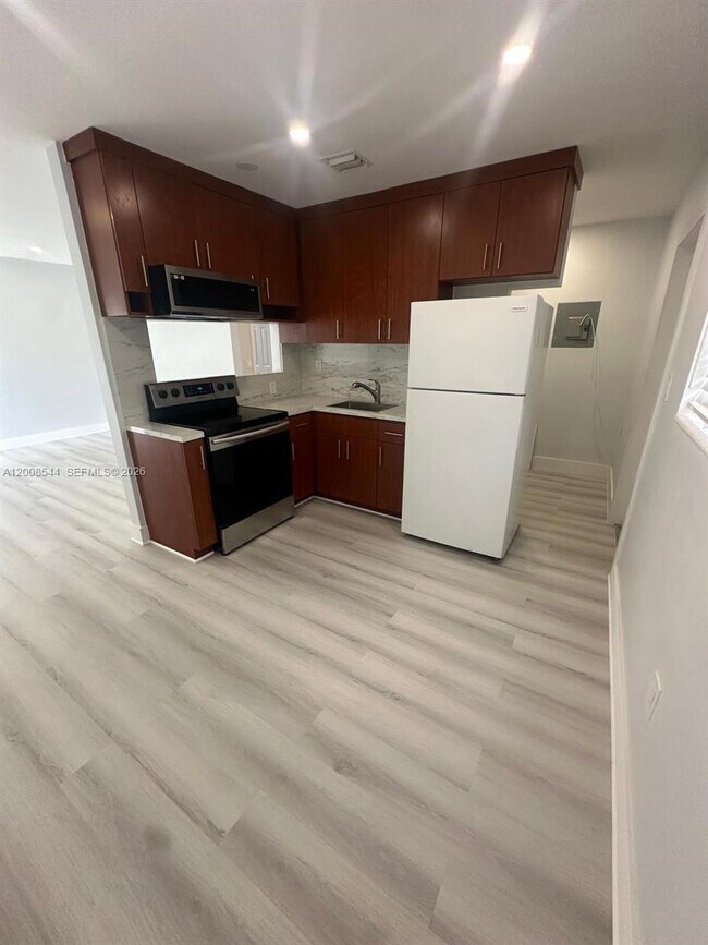 Foto del edificio - 1555 NW 34th St