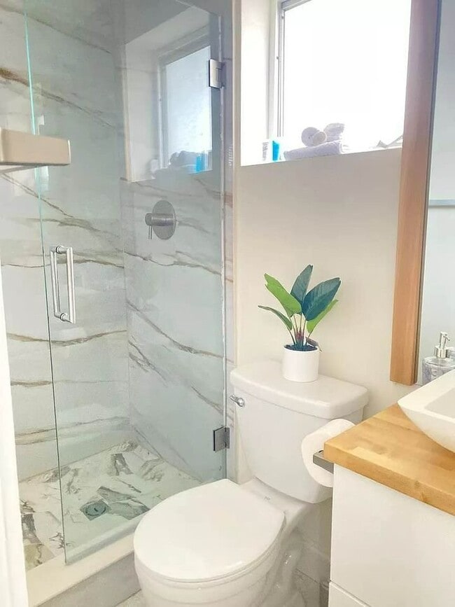 Foto del edificio - 1521 NE 51st St