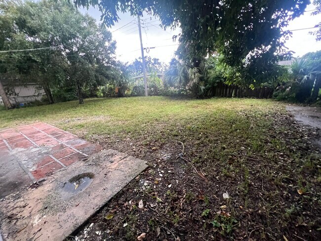 Foto del edificio - 734 Bonnie Cir
