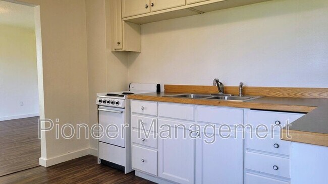 Foto del edificio - 2680 E St