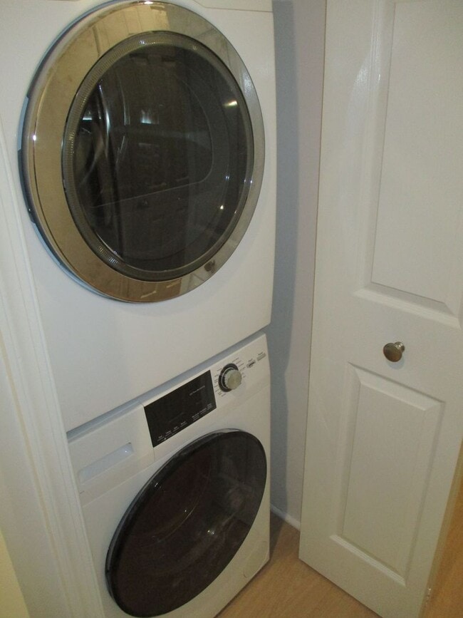 Building Photo - Luxury 2 Bedroom 2 Bathroom Georgetown Apa...