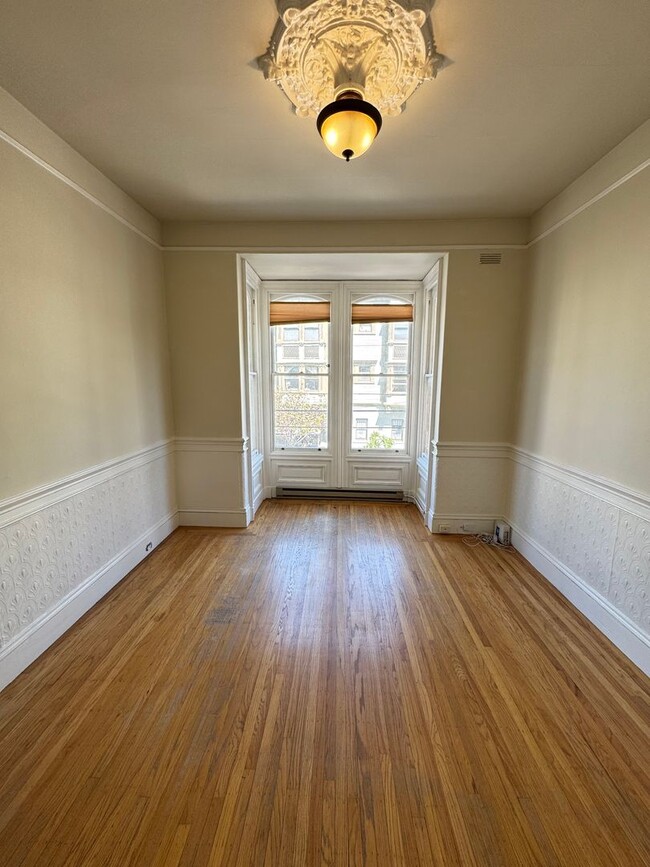 Building Photo - Linden - Laguna Apartments