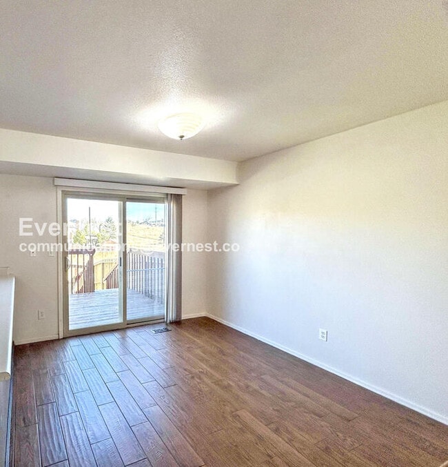 Foto del edificio - 3939 Smoke Tree Dr