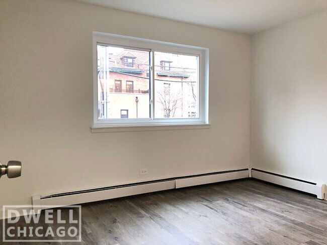 Building Photo - 6320 N Kenmore Ave