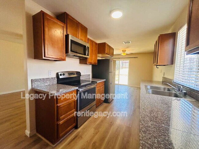 Foto del edificio - 6841 Castleberry Cir