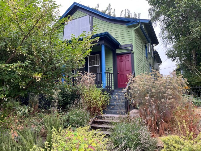 Building Photo - 4536 NE Garfield Ave