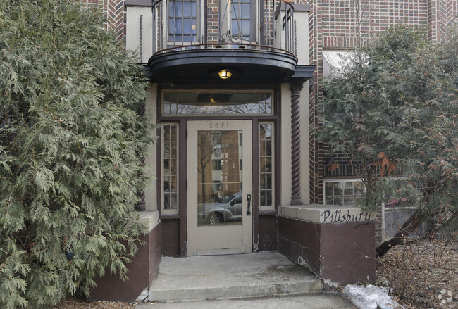 Building Photo - 2621 Pillsbury Ave