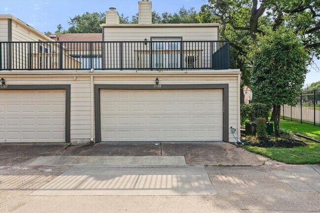 Building Photo - 800 Country Pl Dr