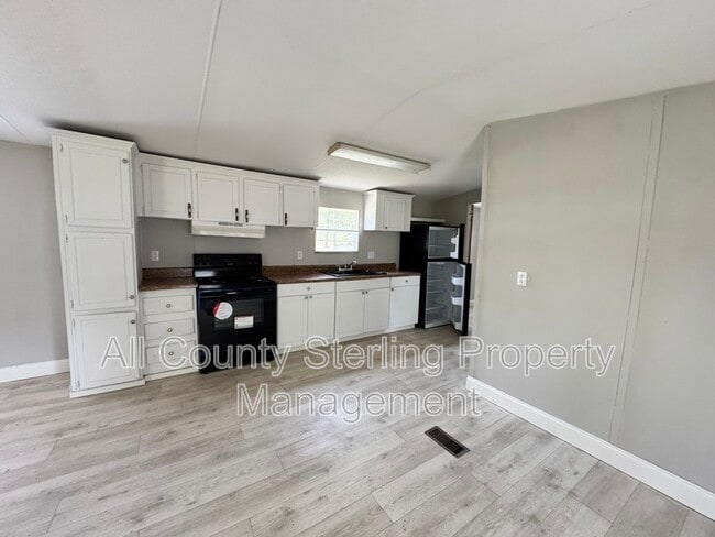 Building Photo - 108 SW Piston Glen