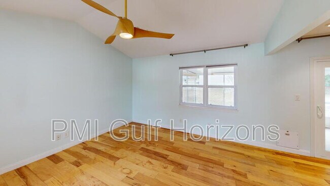 Foto del edificio - 4827 Birchwood Pl