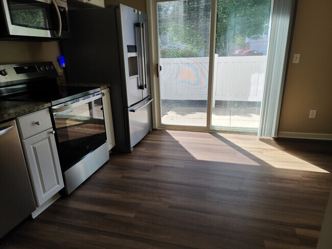 Foto del edificio - 320 Wagon Wheel Ln