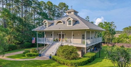 Building Photo - 4596 Bayside Dr