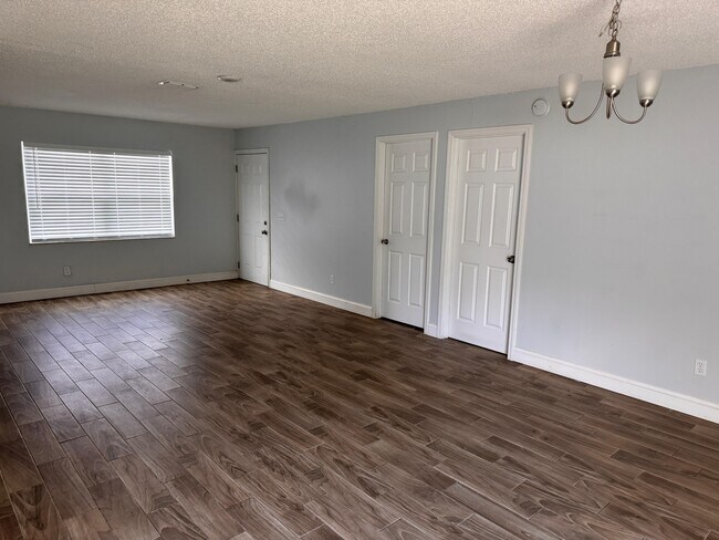 Foto del edificio - 12260 Delaware Woods Ln