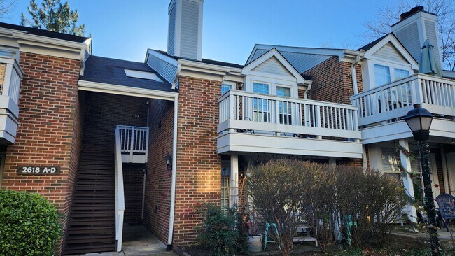 Foto del edificio - Tucked Away Condo with Balcony near Shirlington