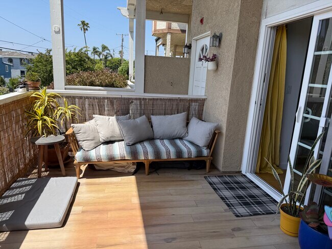Patio delantero - 222 S Guadalupe Ave