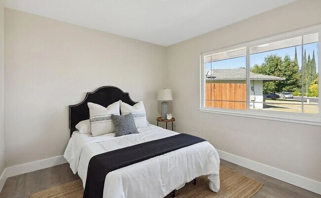 Foto del edificio - 1228 Athena Ave