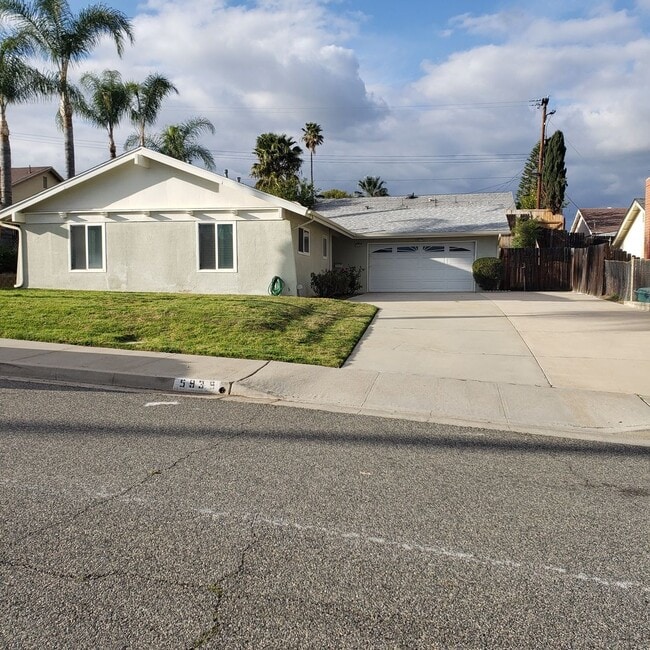 Building Photo - 5939 Petite Ct