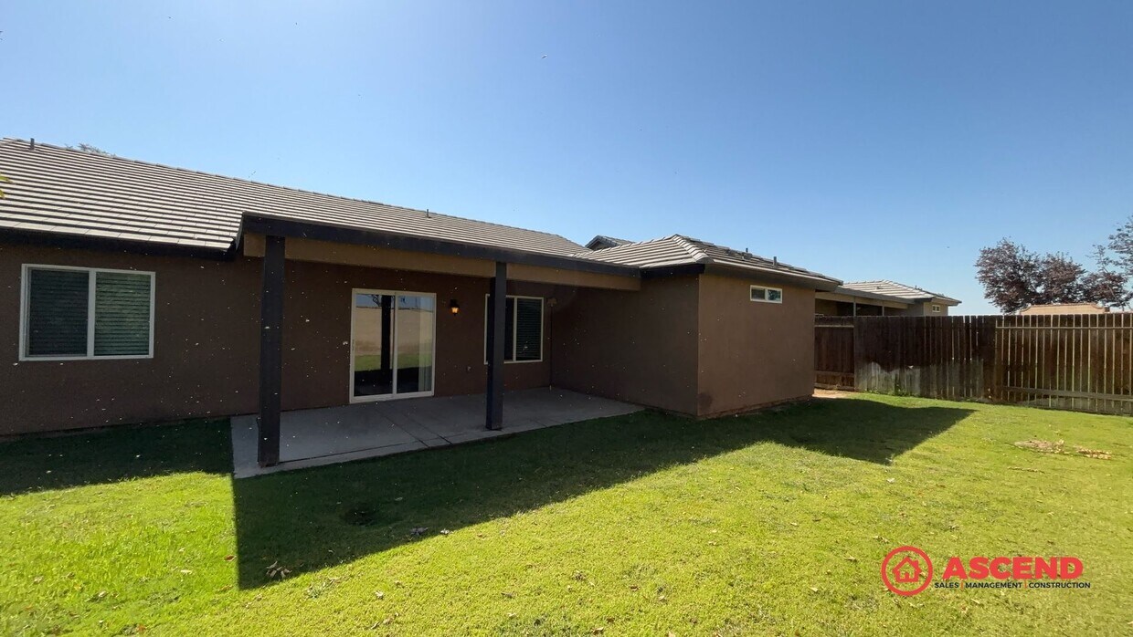 Foto del edificio - 3 Bedroom Home In Southwest Bakersfield!