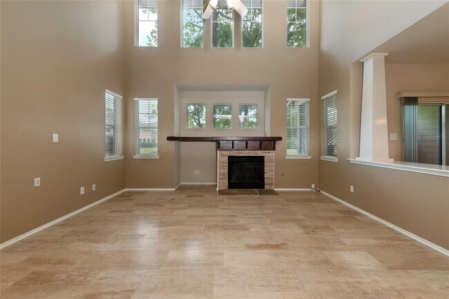Foto del edificio - 94 Woodlily Pl