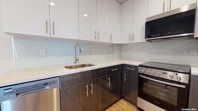 Foto del edificio - 13828 Queens Blvd