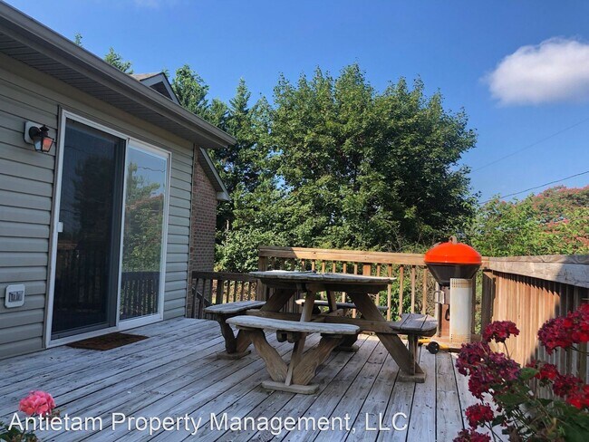 Foto del edificio - 4 br, 3 bath House - 10722 Pickett Court