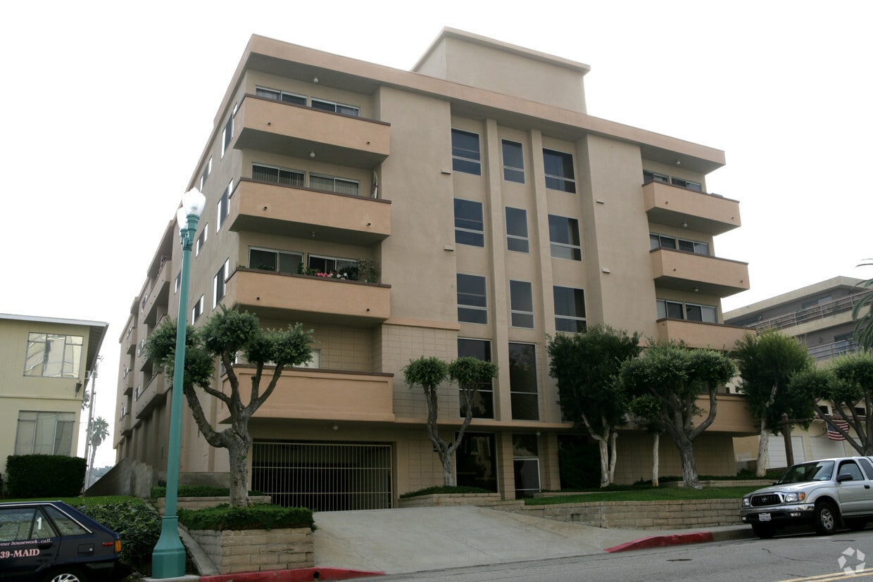 Primary Photo - Seaview Apartments