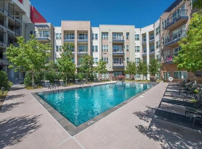 Foto del edificio - 1210 S Lamar St