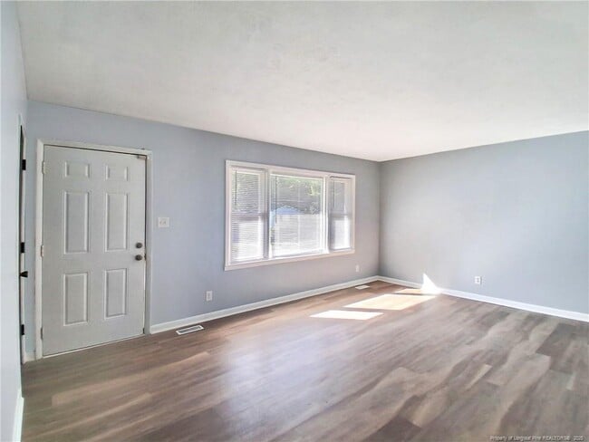 Building Photo - 1086 Essex Pl