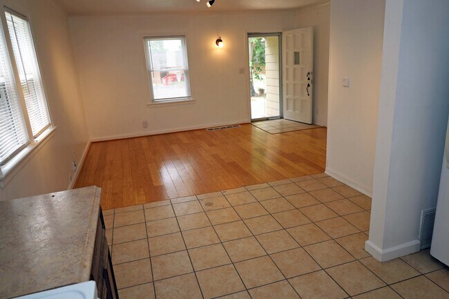 LIVING ROOM - 3943 N Garfield Ave