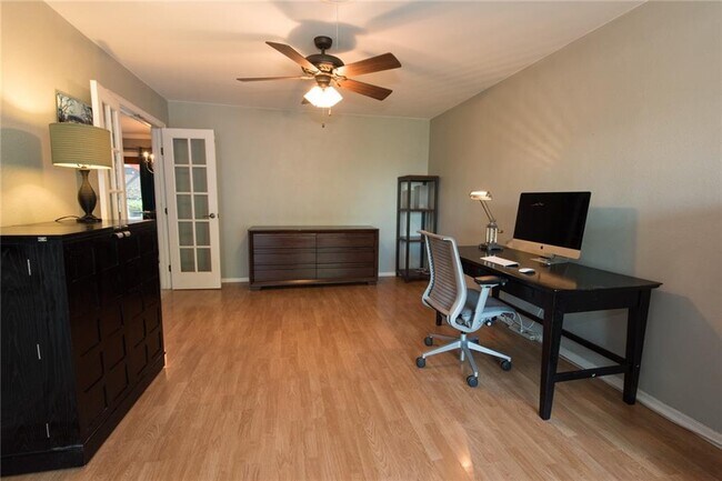 Foto del edificio - 11900 Spring Hill Dr