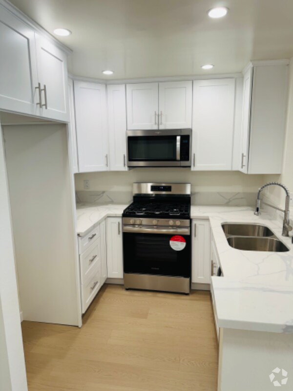 Building Photo - 5259 Cartwright Ave