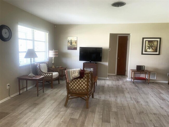 Foto del edificio - 1625 Elinor Pl