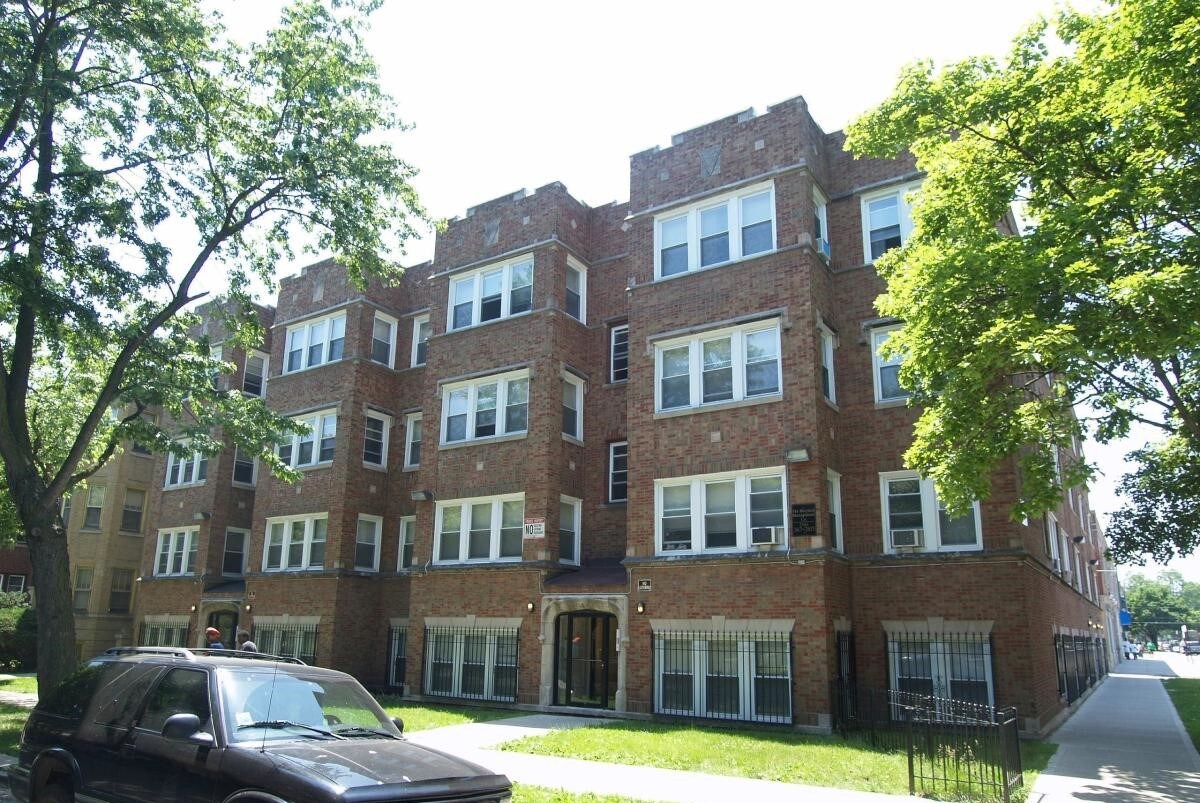 Primary Photo - 823 E 82nd St