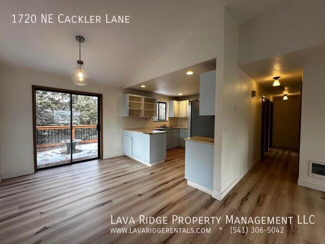 Foto del edificio - 1720 NE Cackler Ln