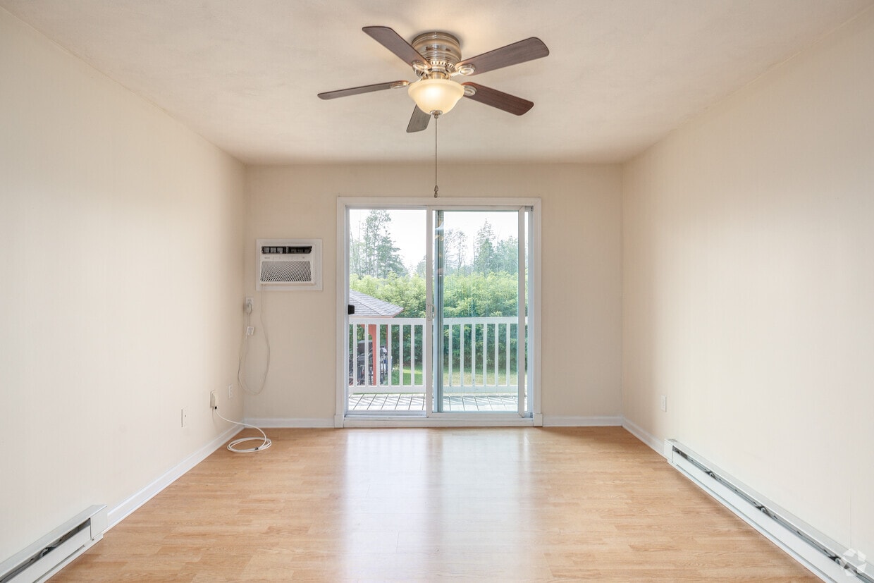 Primary Photo - Rose May Manor