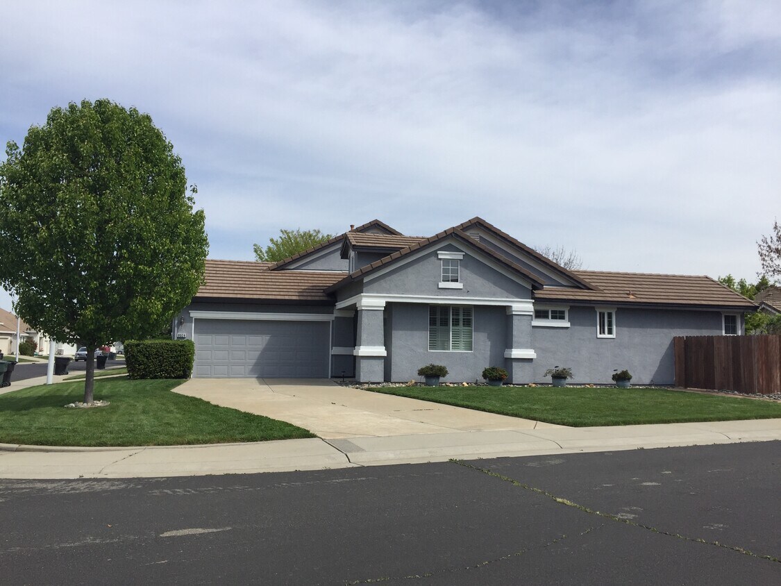 Foto principal - 8024 Ryan Taylor Way