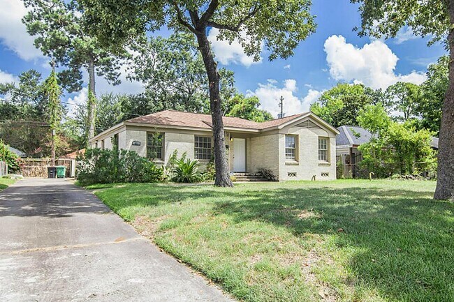 Foto del edificio - 411 Woodard St