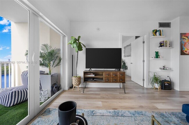 Foto del edificio - 300 Bayview Dr