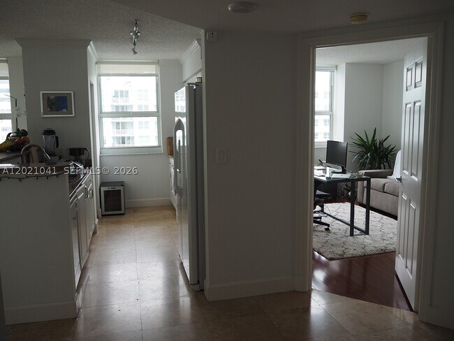 Building Photo - 1155 Brickell Bay Dr