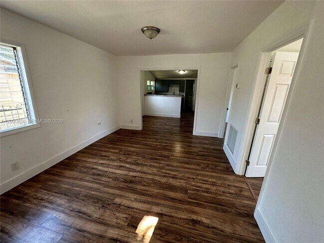 Foto del edificio - 5646 NW 3rd Ave