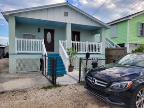 Building Photo - D4 10th Ave