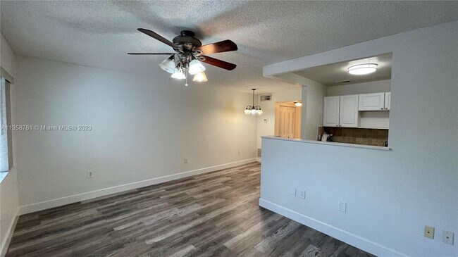 Building Photo - 2878 Donnelly Dr
