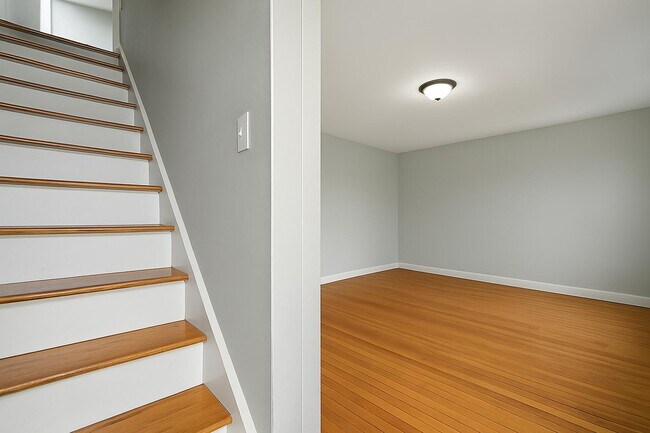 Foto del edificio - 713 Emerson Ave