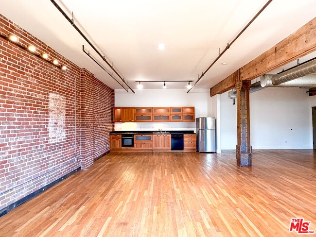 Building Photo - 215 S Santa Fe Ave